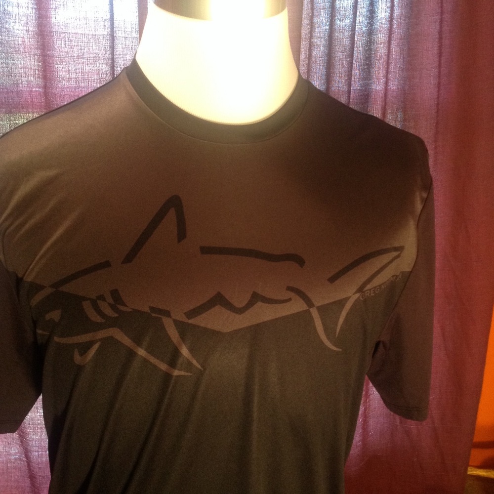Greg Norman shark t-shirt black size medium - Picture 2 of 4